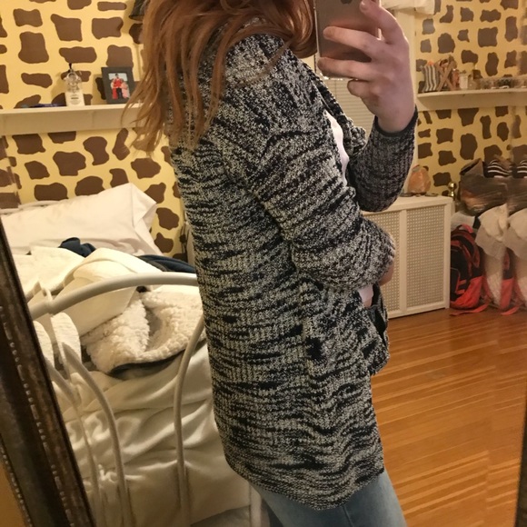 blue/white cardigan - Picture 2 of 6